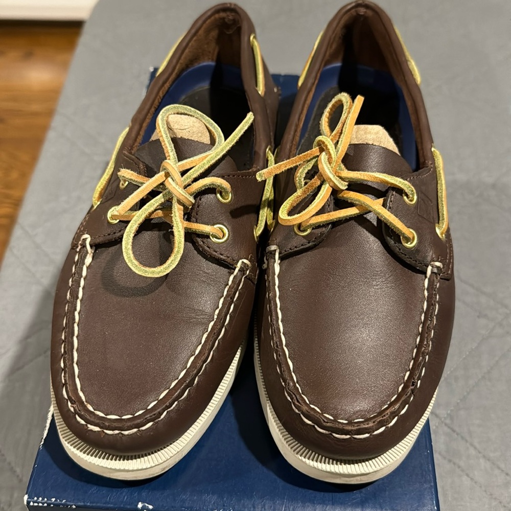 Women’s brown sperrys